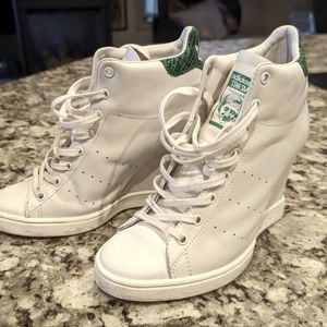 Adidas healed Stan Smith sneakers
